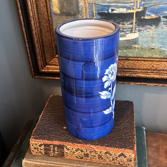 Hand Painted TAKAHASHI San Francisco Blue and White Floral Vase - Picture 5 of 10